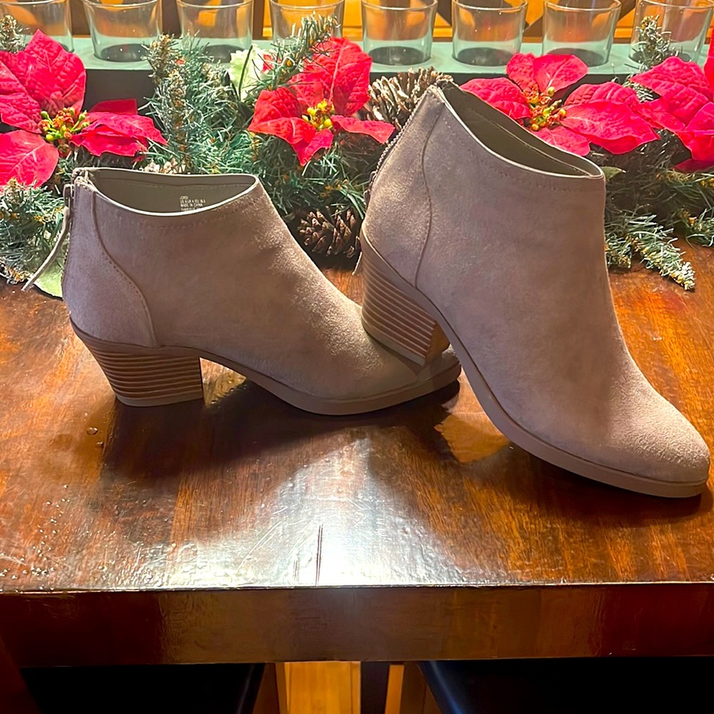 Grey size 6 ankle boots brand just fab